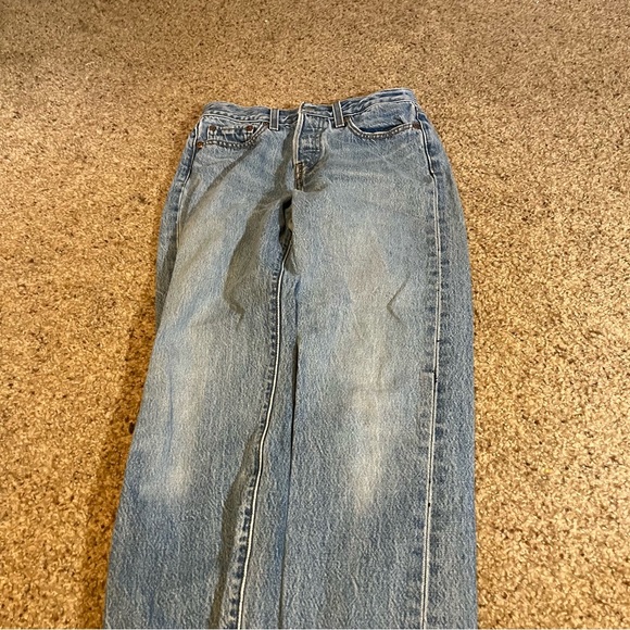 Levis Wedgie Jean High Rise Premium Denim Light Wash Slim Raw Hem Tapered Fit 25 - Picture 6 of 9